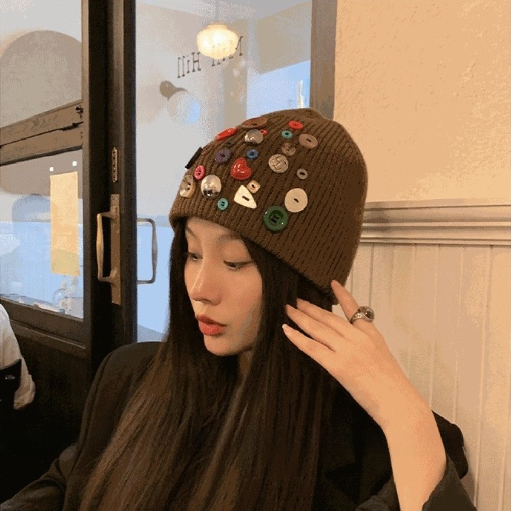 컬러풀한 버튼 비니 모자, 불규칙한 버튼 장식의 커프  - Beanie Cuffed Knit 리뷰 및 가격
